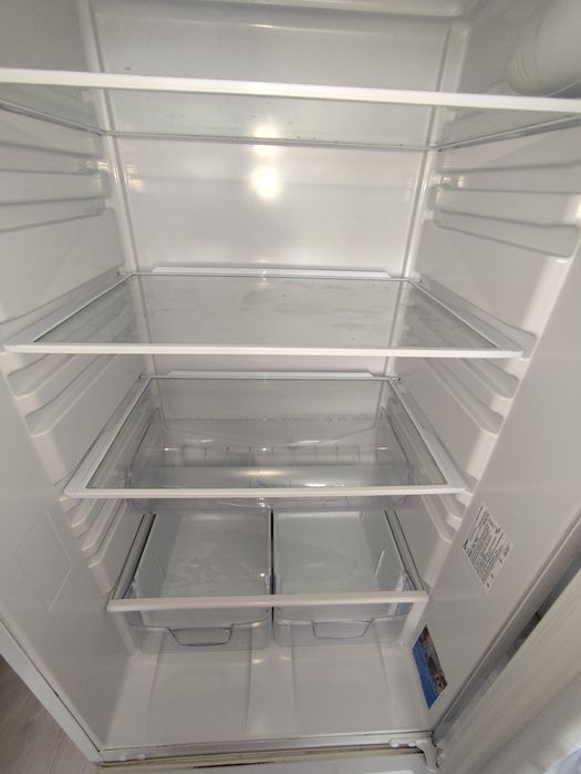 Продам холодильник indesit