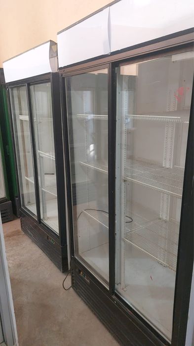 Витринные холодильники разные