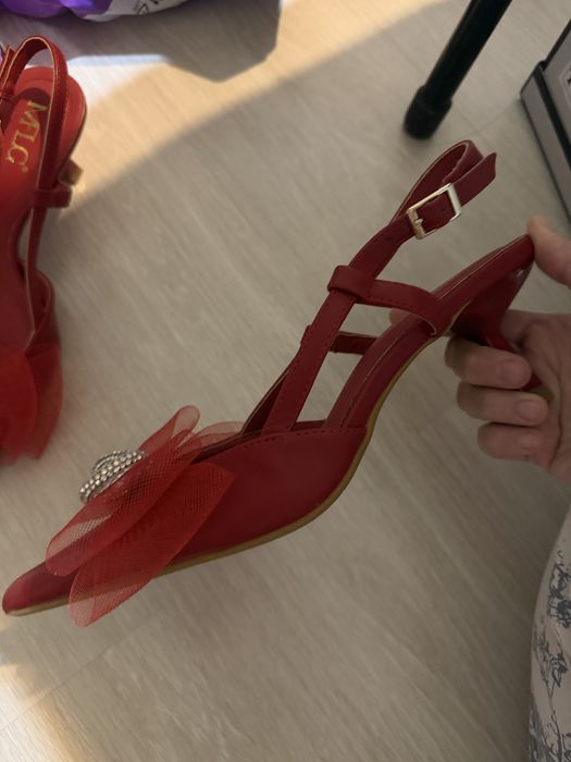 Туфли красные новые