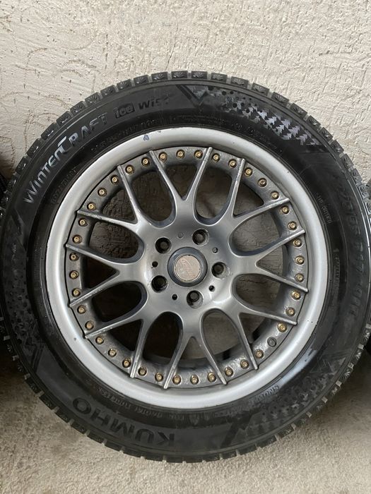 Продам диск  R17 с шинами зима  / лето