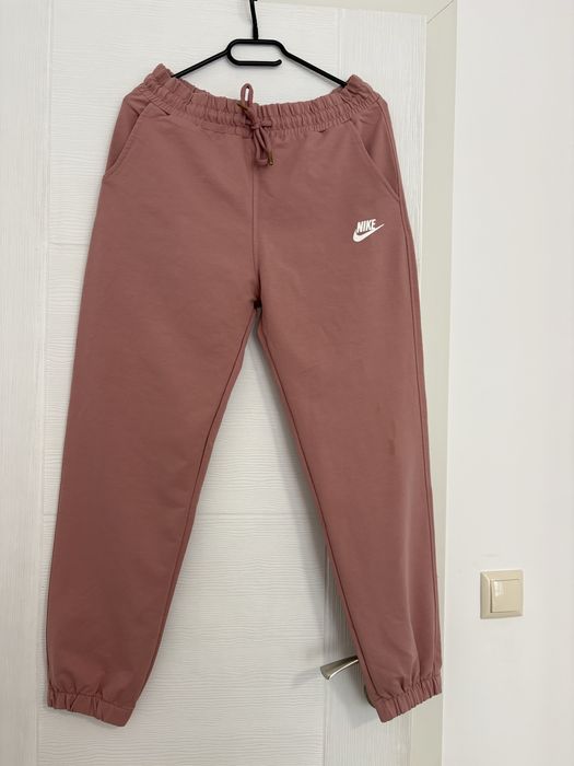 Дамски анцуг Nike