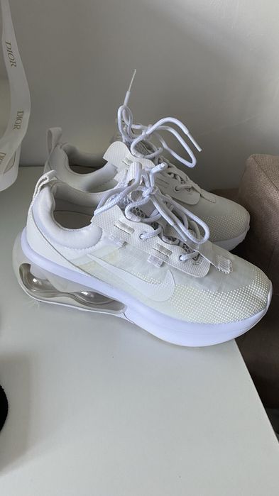 Nike кроссовки 36 размер белые