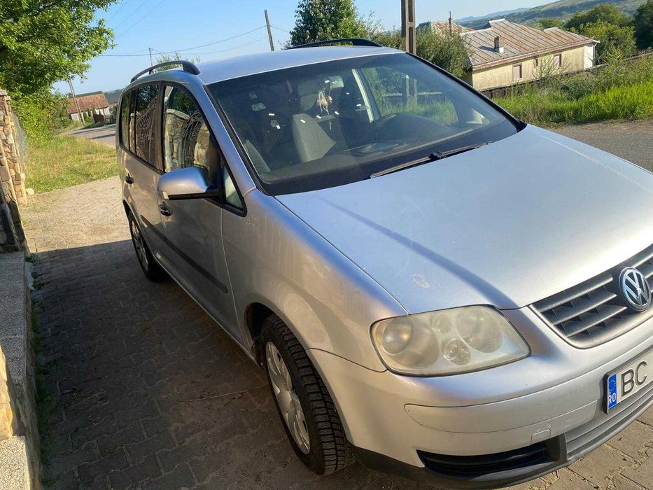 VOLKSWAGEN Touran