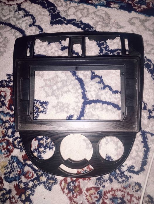 Lasetti i Gentra manitor ramka.