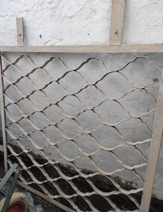 Продам решетку металлическую