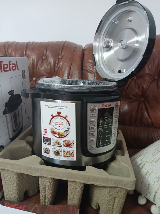 Multicooker Tefal neutilizat