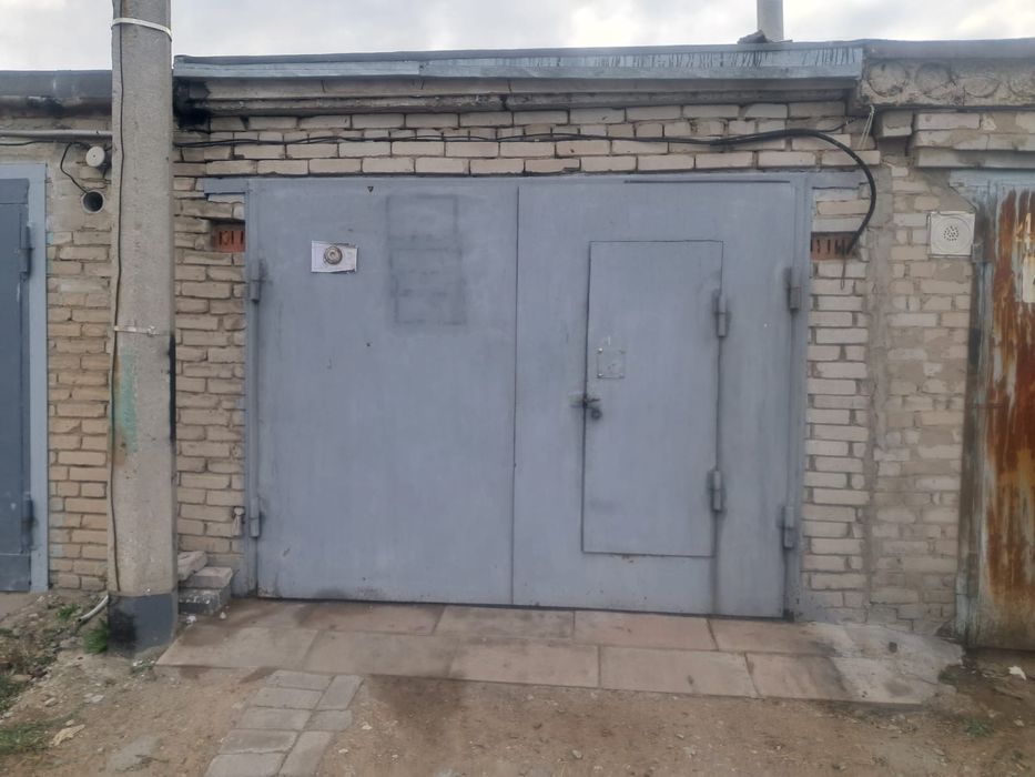 Продам гараж в военном городке "8 мкр"
