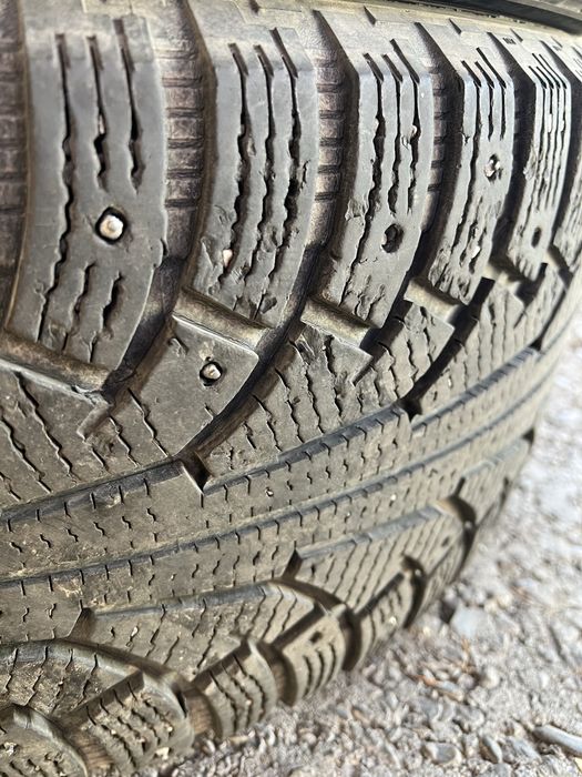 Продам зимние шины R20