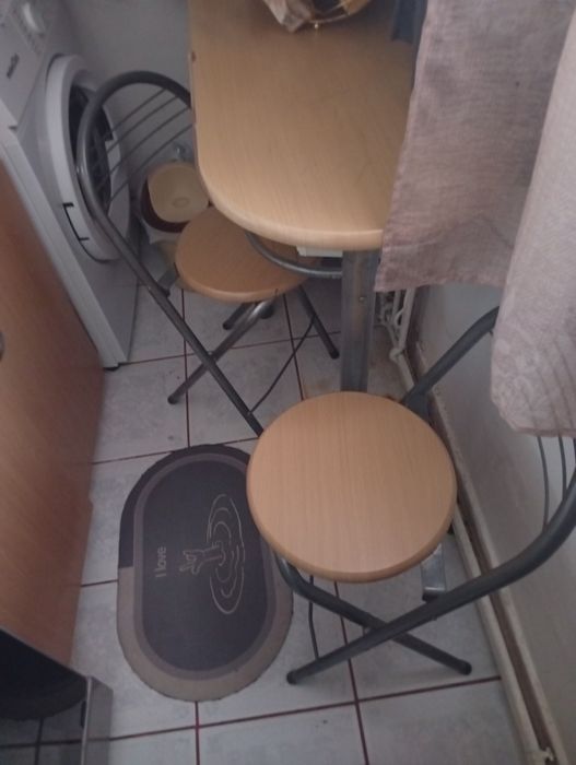 Vând masa de bucătărie