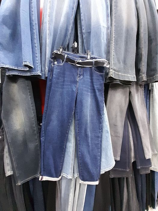 Джинсылар  сатылады