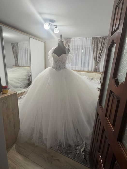 Vand Rochie de mireasa si pantofi marima 38 Arianna Karen