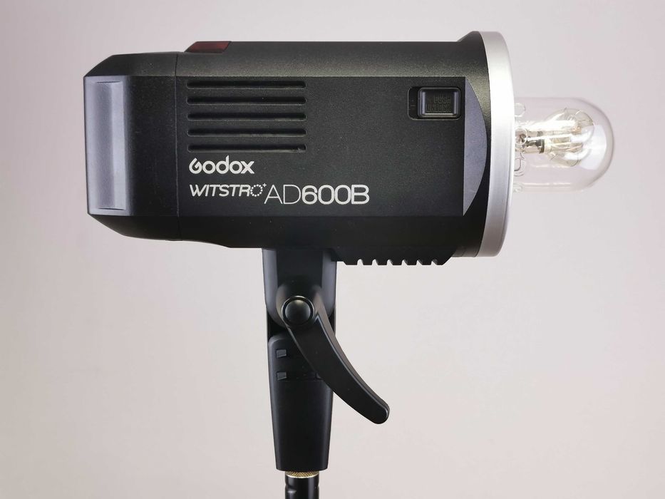 Godox AD600B TTL светкавица