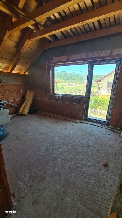 Casă de vânzare în comuna Valea Iașului, sat Mustățești, județ Argeș.