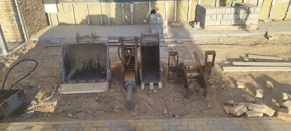 УСЛУГИ ЭКСКАВАТОРА 24/7.  1.Ковш.2 Одбойник. 3.Вила