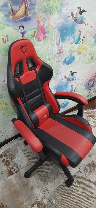 Продам игровое кресло, а также детское кресло.