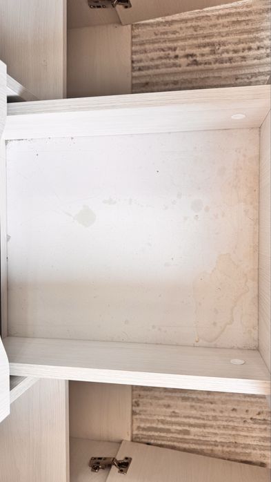 Большой комод.