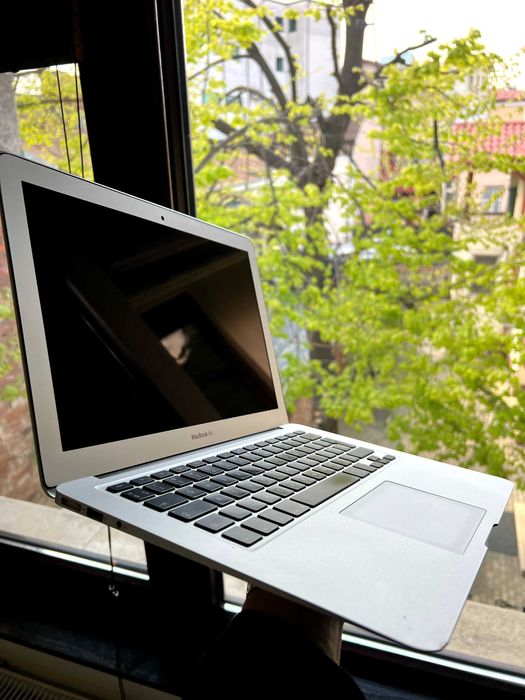Macbook Air 2017, procesor i5 - stare foarte buna Bucuresti