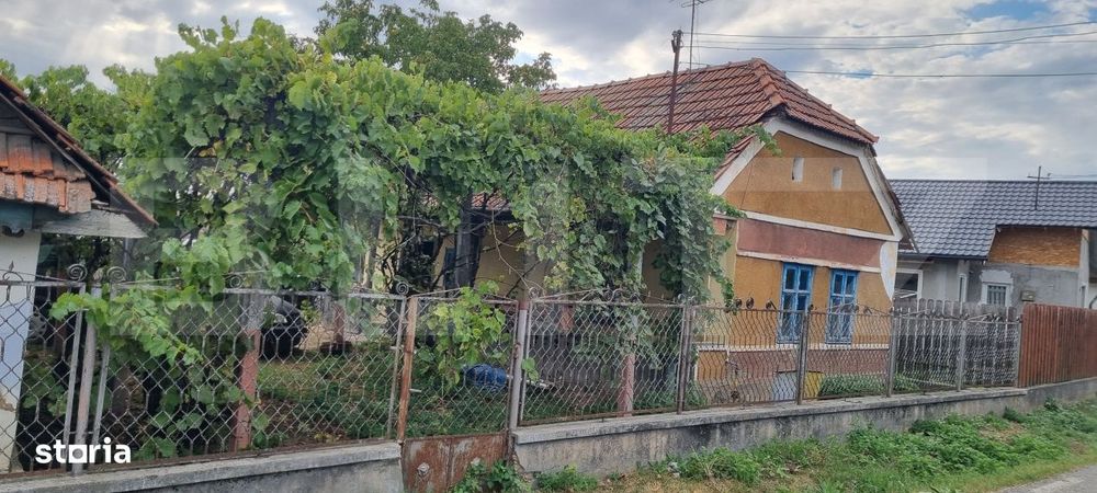 Casa cu doua corpuri, 67 mp, zona Luncani