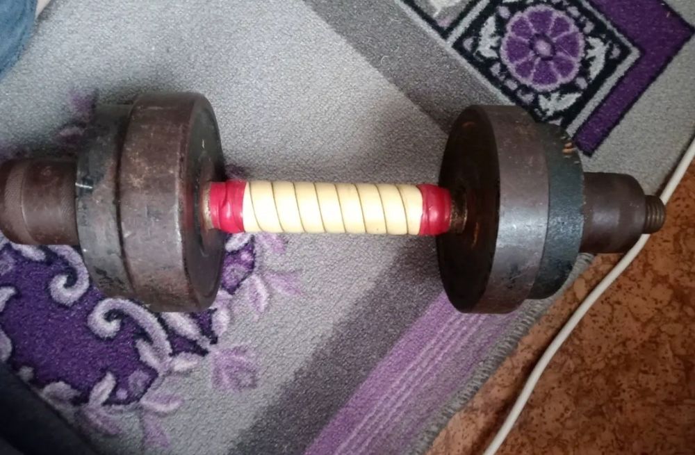 Гантели 4 и 12 кг