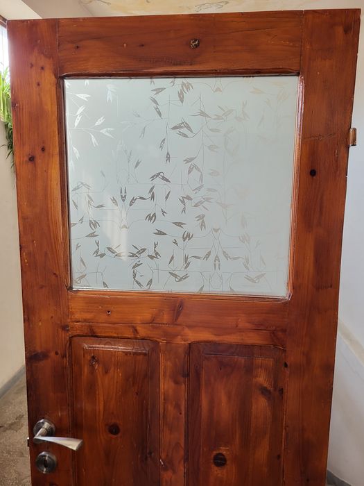 Usi interior din lemn de brad