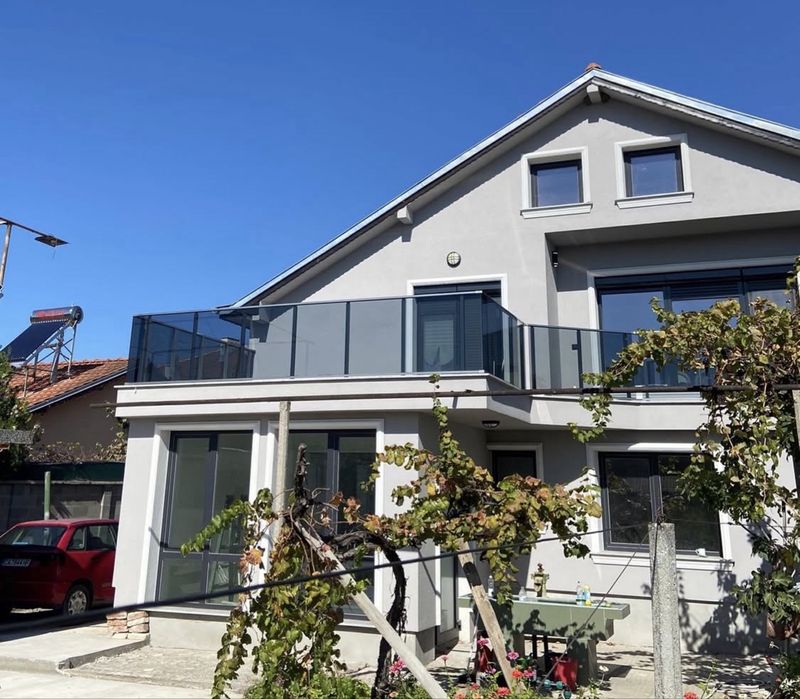 Алуминиеви парапети със и без стъкло -без компромиси.