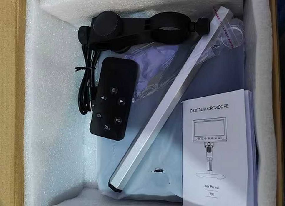 Microscop digital cu display 7" iluminare cu 8 leduri si telecomanda