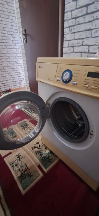 Продам стиральную машину LG