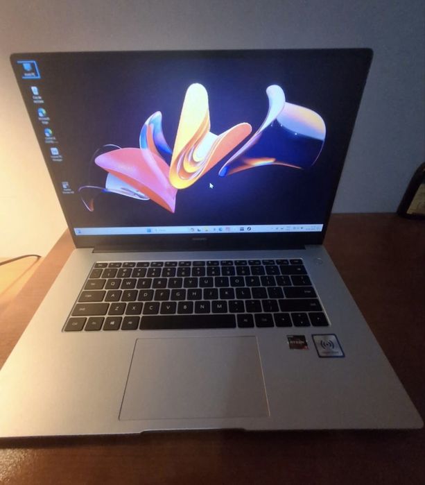 Vand leptop Huawei MateBook D 15 -AMD Ryzen 7 / 8 GB  Ram / SSD 512 GB / Windows 11