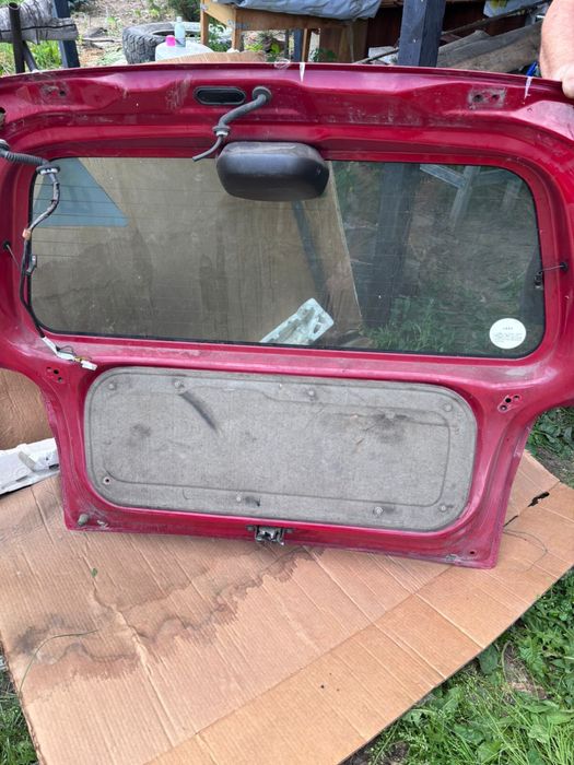 Продам заднюю дверь mazda demio
