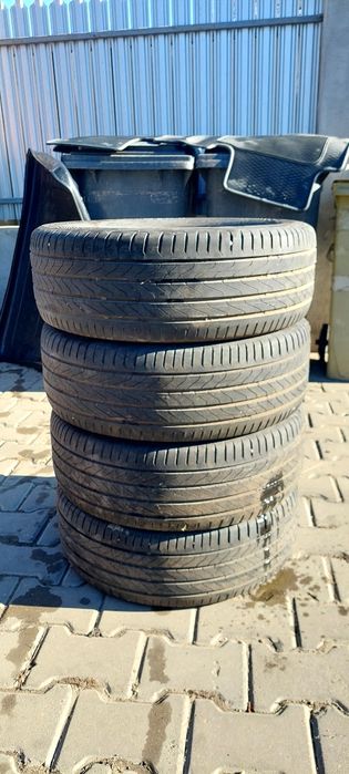 Vând anvelope Continental Ultracontact