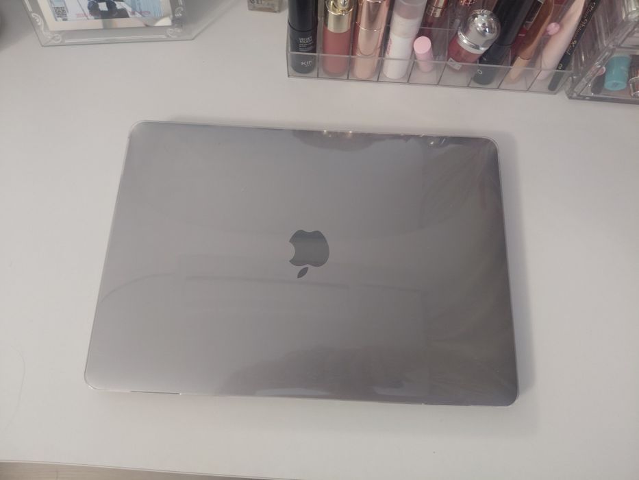 macbook air 13 / 2020 / 8 гб / SSD 256 / macOS