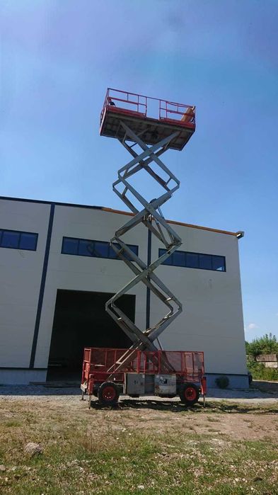 Inchiriez nacela de santier diesel electric cu brat/foarfeca 10-18-27m