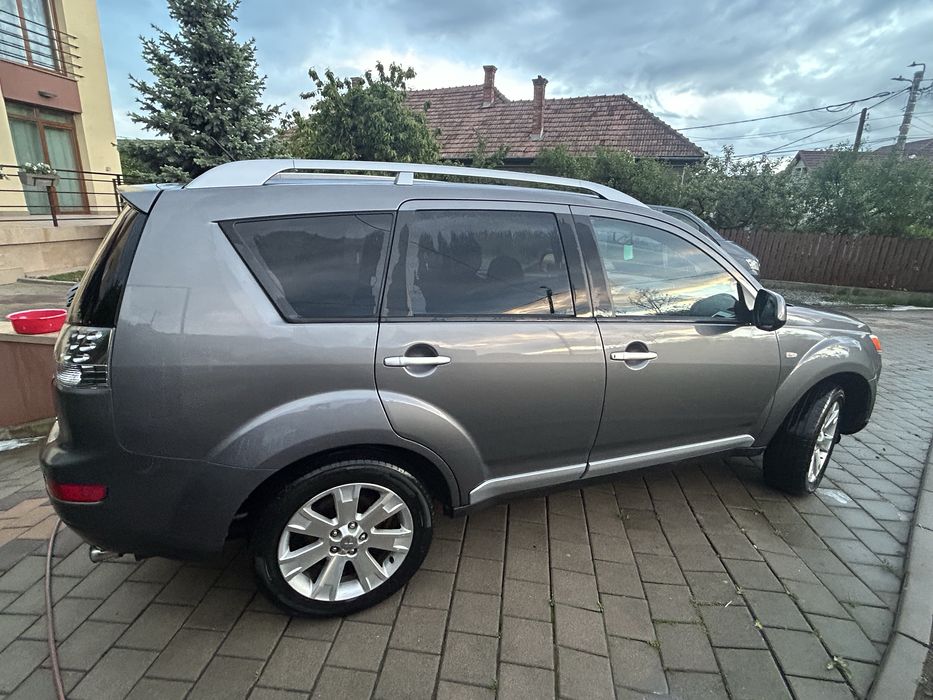 Mitsubishi Outlander 2.0 D 4x4 dotări complete