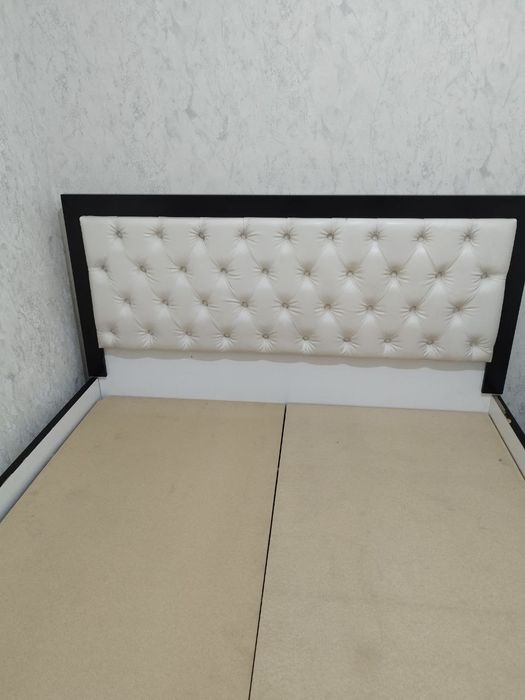 Kravat Spalniy  va trimo sotiladi