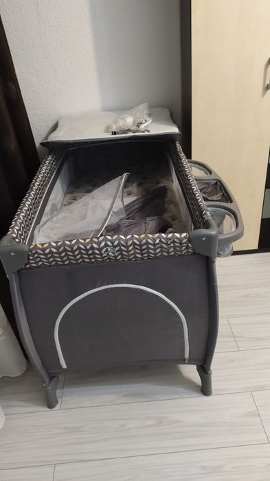 Vând pătuț bebe lionelo