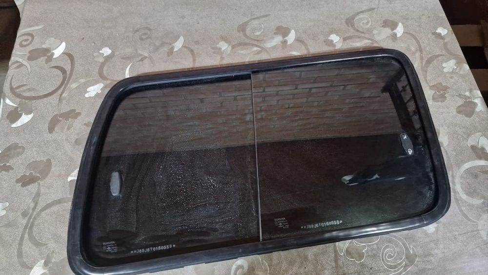 Задние форточки , право лево , правое бокое зеркало Лексус 80