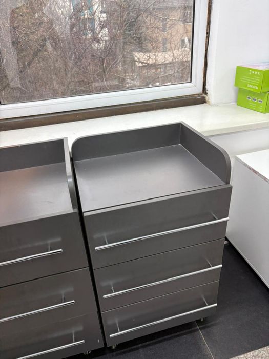 Комод, тумба, помощник с тремя выдвижными ящиками