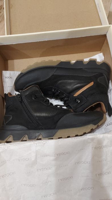 Боти 38 номер Нови