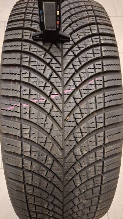 Всесезонна бусова гума  GoodYear 225 55 17C
