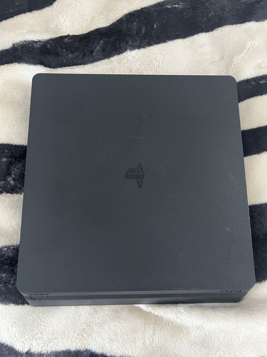 PlayStation 4 slim - 1TB