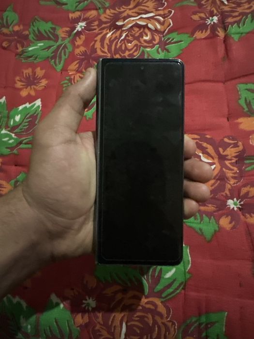 Samsung Z fold4 ichki ekran ishlamaydi hamma malumot pasda qarang