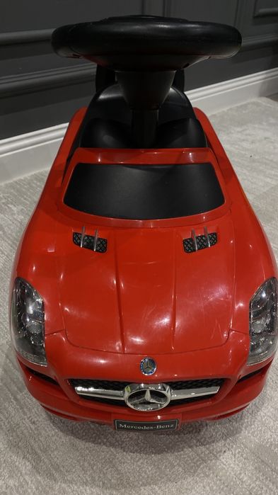 Пррдам машинку толокар новая