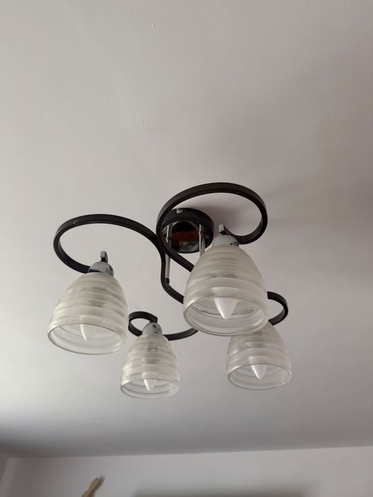 Vand 2 lustre si 4 aplice