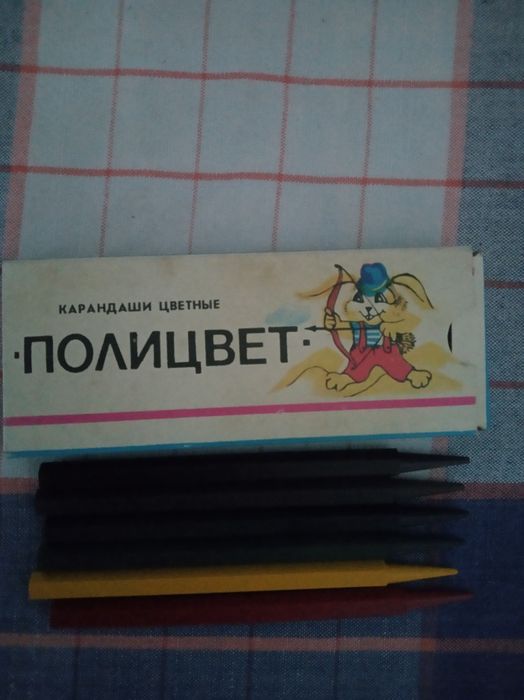 глобус и кубче на Рубик и несесер