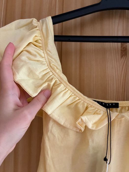 Дамски топ Sisley нов с етикет