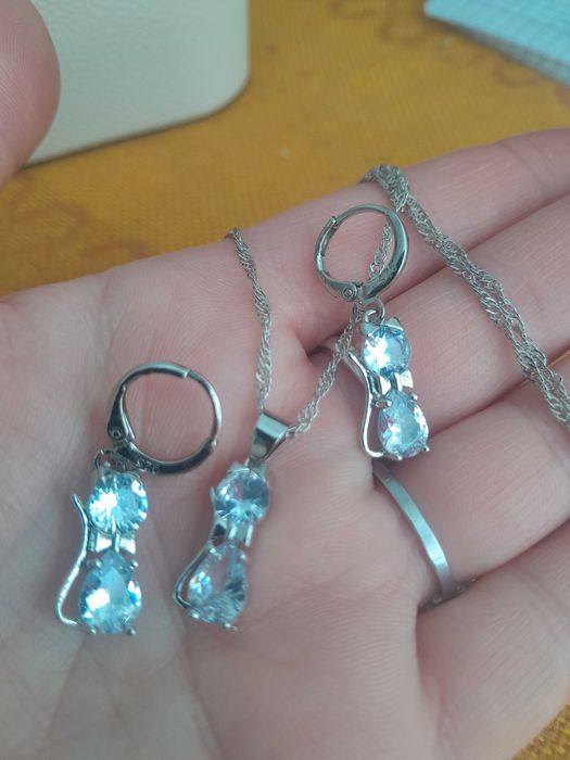 Set de bijuterii din argint 925 cu zirconiu trsnsparent.