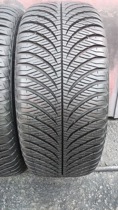 2бр. всесезонни гуми 195/50/15 GoodYear Vector 4 Season 
dot23
8mm
Мно