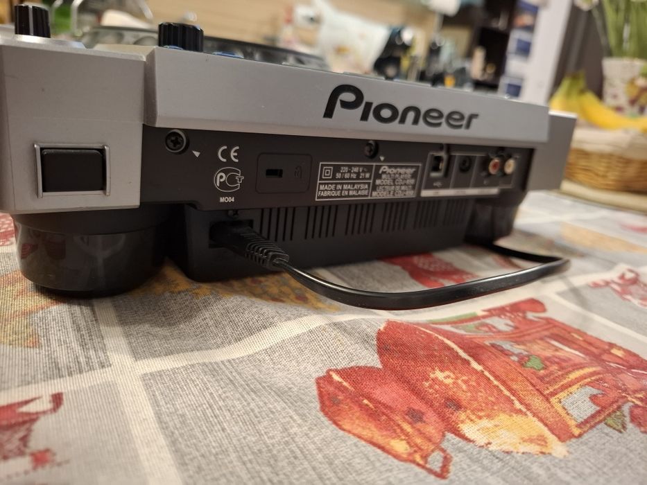 Pioneer CDJ 850 player