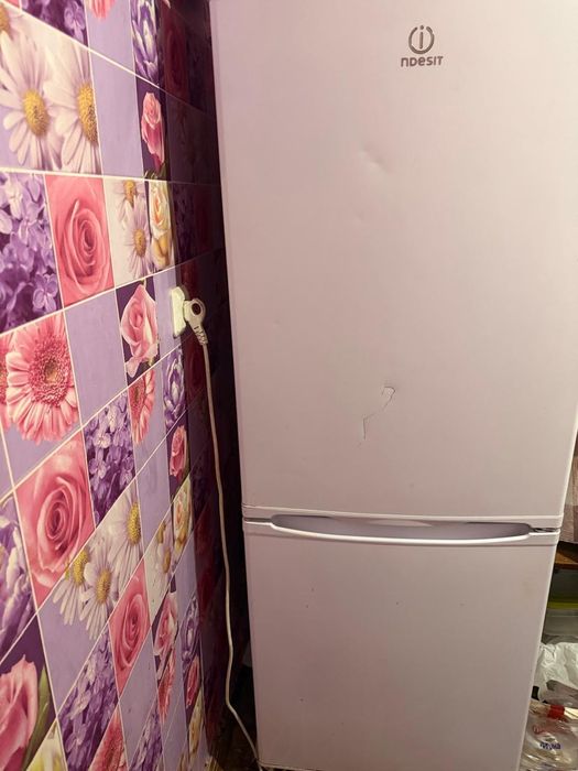 Холодильник indesit