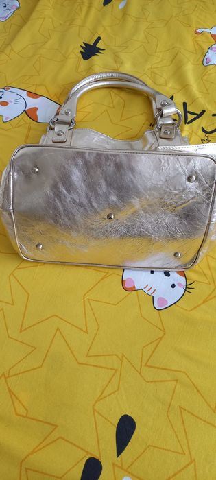 Vând geanta  piele naturala  auriu